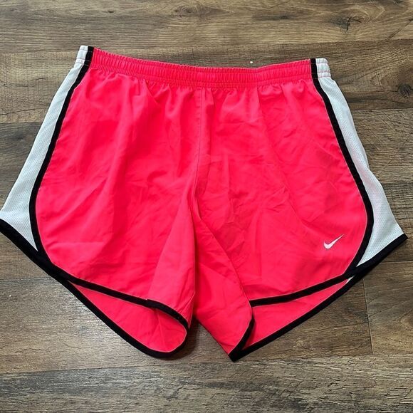 Nike running shorts with built in liner. Size XL - Picture 1 of 3